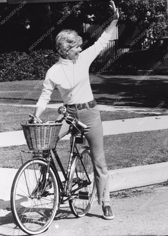 Doris Day goes for a bicycle ride 8b20-14601