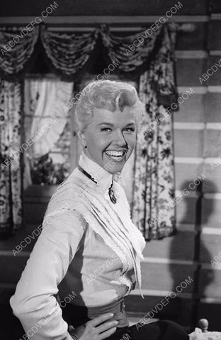 Doris Day caught smiling 8b20-14605