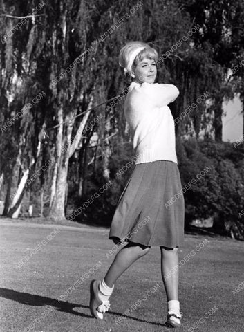 athletic Doris Day driving the fairway on the golf course 8b20-14606