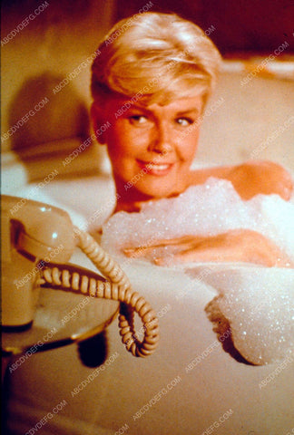 Doris Day taking a bubble bath 8b20-14607