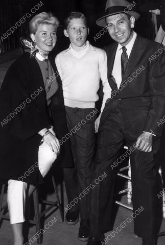 great candid Doris Day Jack Webb and some kid 8b20-14619