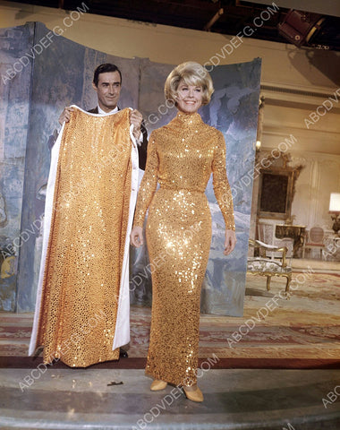 Doris Day in new fashion w matching cloak 8b20-14656