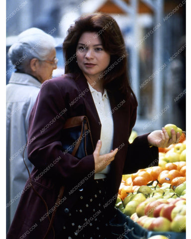 Valerie Bertinelli picking some fresh fruit TV Café Americain 8b20-14848