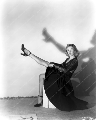 beautiful Gloria Grahame shows off her legs 8b20-15042