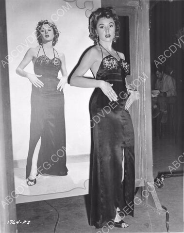 sexy showdown Gloria Grahame vs herself 8b20-15050