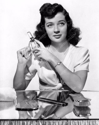 Gail Russell and her makeup accessories 8b20-15066