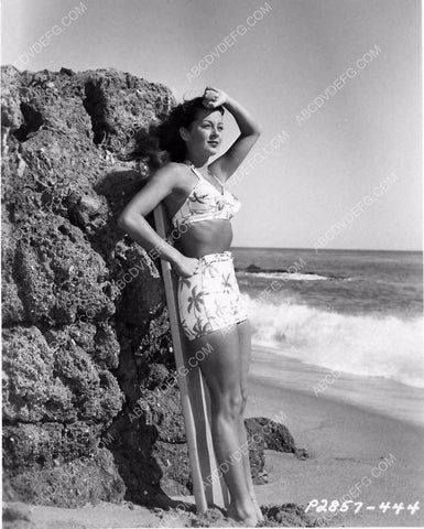 beautiful Gail Russell takes new bikini to the beach 8b20-15073