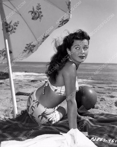 Gail Russell and her umbrella at the beach 8b20-15076