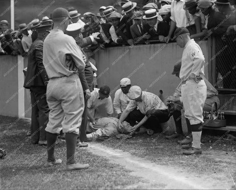 news photo Babe Ruth gets knocked out at a baseball game 8b20-15134