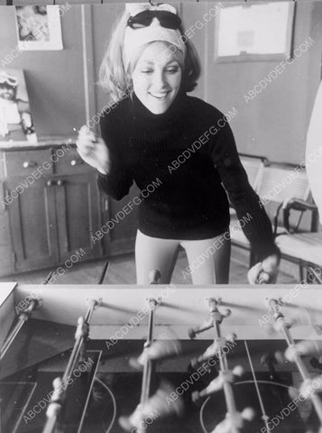 Sharon Tate plays a mean game of foosball 8b20-15212