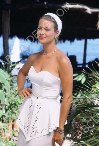 beautiful Melody Anderson outdoors pic 8b20-15365