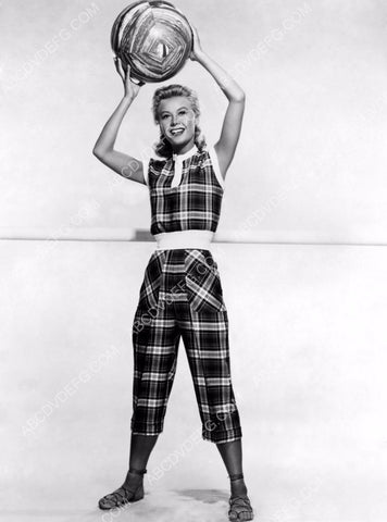 Vera-Ellen workout with beach ball 8b20-1539