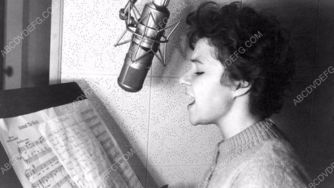 singer Brenda Lee in the recording studio 8b20-15507