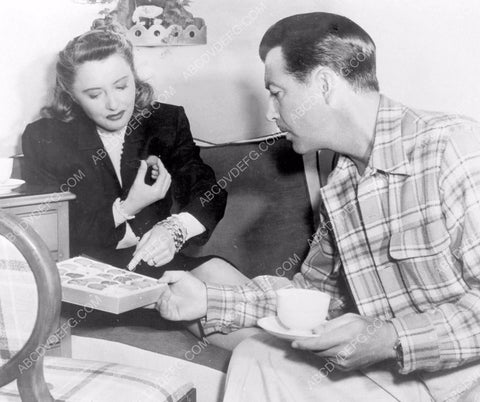 candid Barbara Stanwyck Robert Taylor pick out their favorite chocolates 8b20-15540