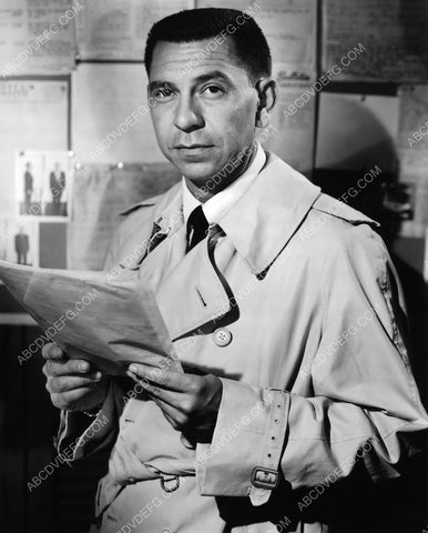 Jack Webb in his trenchcoat TV Dragnet 8b20-1562