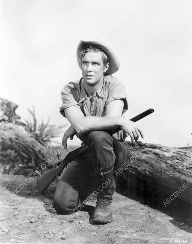 cowboy George Peppard with his shotgun 8b20-15688