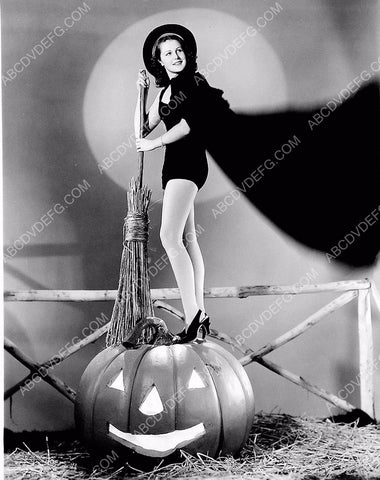 Helen Parrish sexy witch Halloween pinup 8b20-15727