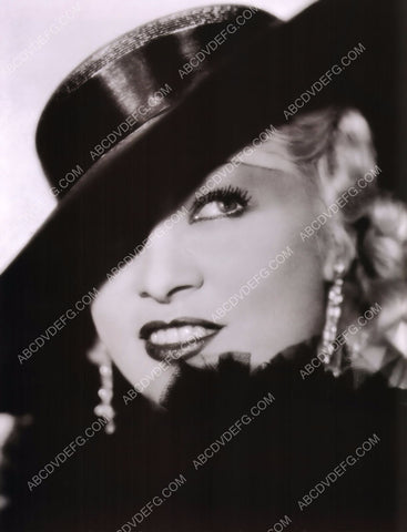 Mae West in hat portrait 8b20-1584