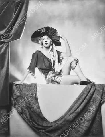 Kay English as a pirate's wench 8b20-15962