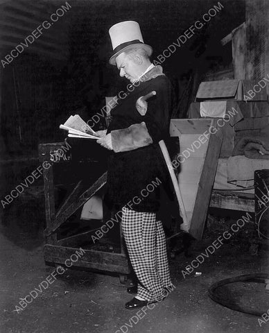 great candid W.C. Fields reading newspaper on set film Poppy 8b20-16040