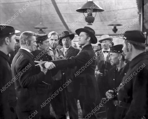 Errol Flynn and cast members film Silver River 8b20-16194