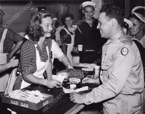 Bette Davis contributes to the war effort feeding servicemen at Hollywood Canteen 8b20-16233