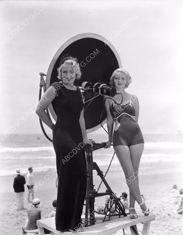 Joan Blondell Bette Davis with some cool sound equipment on location on beach 8b20-16247