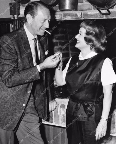 candid Bette Davis and friend enjoy a cigarette 8b20-16267