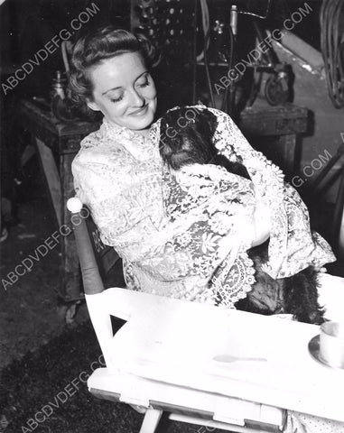 candid Bette Davis with her dog 8b20-16268