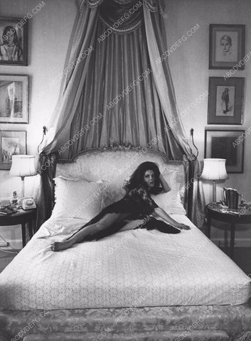 beautiful Diana Rigg in the boudoir 8b20-16308