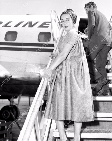 Elizabeth Taylor boarding American Airlines 8b20-16318