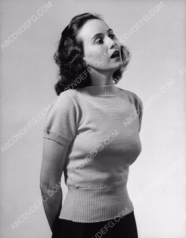 sweater girl Teresa Wright portrait 8b20-1662