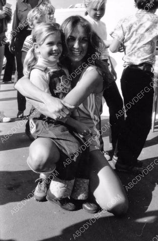 unknown child star & Catherine Bach for TV Battle of the Network Stars 8b20-16679