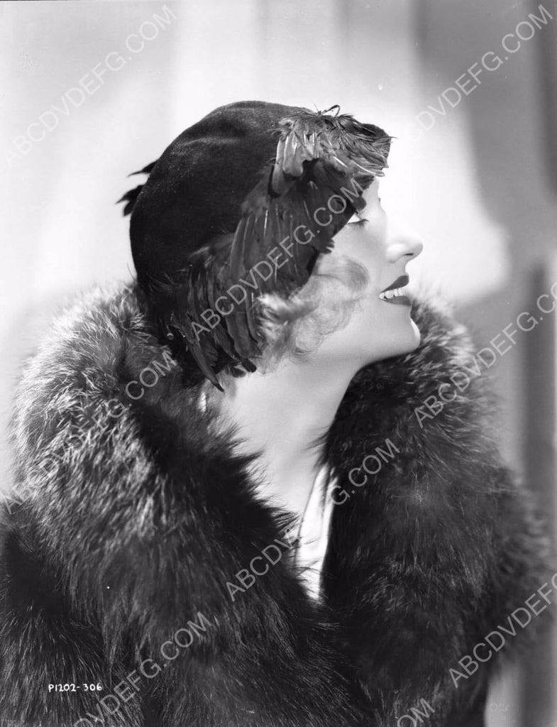 Carole Lombard in fur coat and hat 8b20-16795 – ABCDVDVIDEO