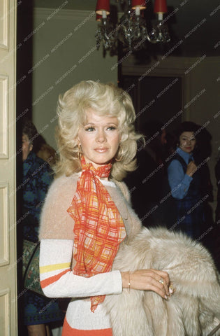 candid Connie Stevens at some party 8b20-16834