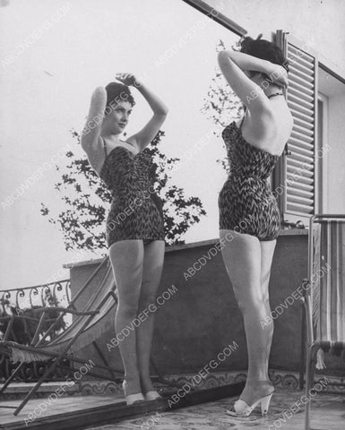 shapely Gina Lollobrigida does last minute makeup and hair check 8b20-16931