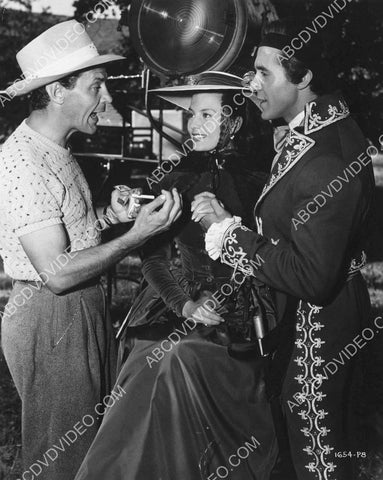 candid Cyd Charisse Ricardo Montalban behind the scenes 8b20-17021