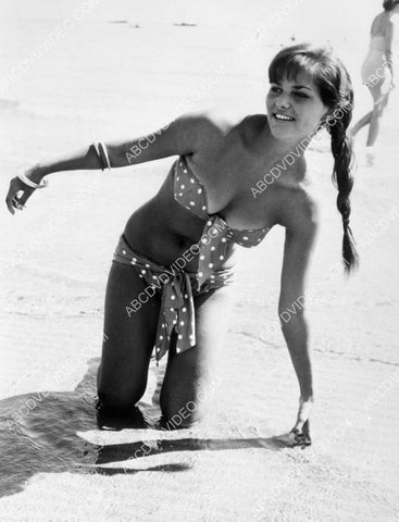 Claudia Cardinale at the beach in her new bikini 8b20-17179