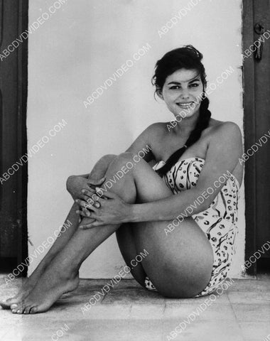 beautiful Claudia Cardinale in her swimwear 8b20-17196