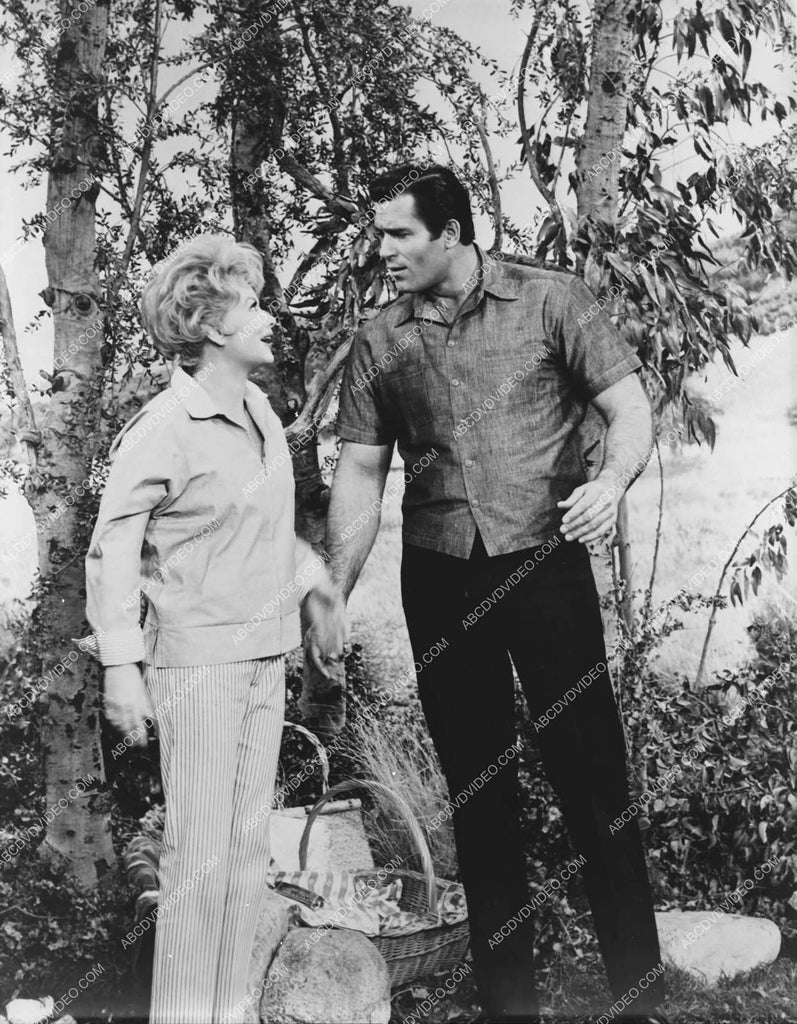 Lucille Ball Runs Into Clint Walker 8b20 17211 Abcdvdvideo