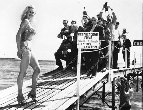 sexpot Diana Dors poses for a bunch of amateur cameramen 8b20-17318
