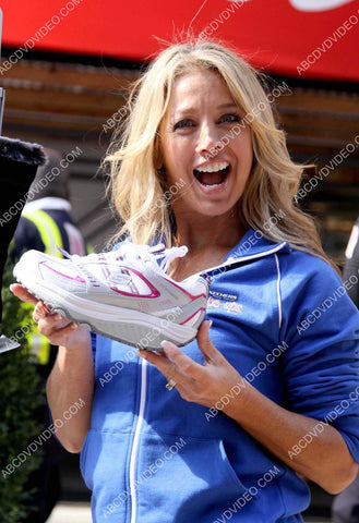 exercise guru Denise Austin w her new shoes 8b20-17334