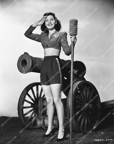 Gail Russell goes patriotic pinup w the canon 8b20-17392