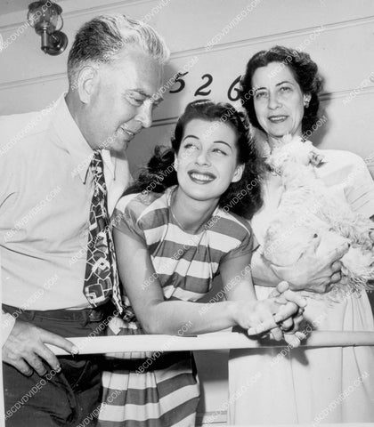 Gail Russell w family and dog 8b20-17403