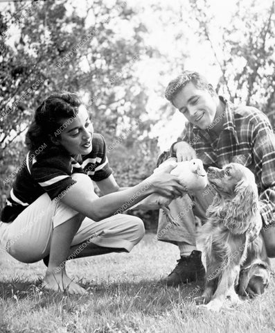 Gail Russell Guy Madison play w their duck and dog 8b20-17408