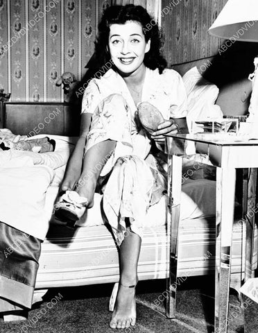 Gail Russell putting on her shoes 8b20-17411