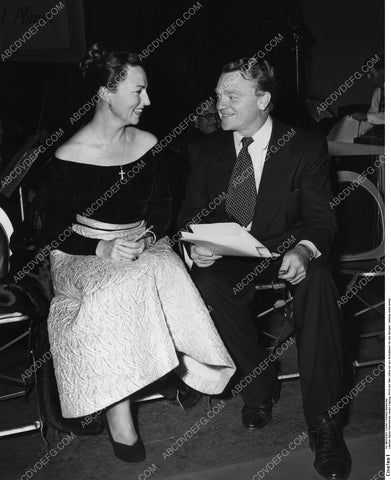 Agnes Moorehead James Cagney candid behind the scenes 8b20-1747