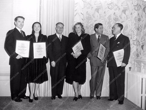 Ingrid Bergman Alexander Knox Agnes Moorehead other get award 8b20-1751