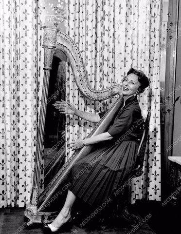 Agnes Moorehead plays the harp 8b20-1753