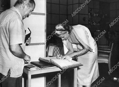 candid Grace Kelly shot 8b20-17594